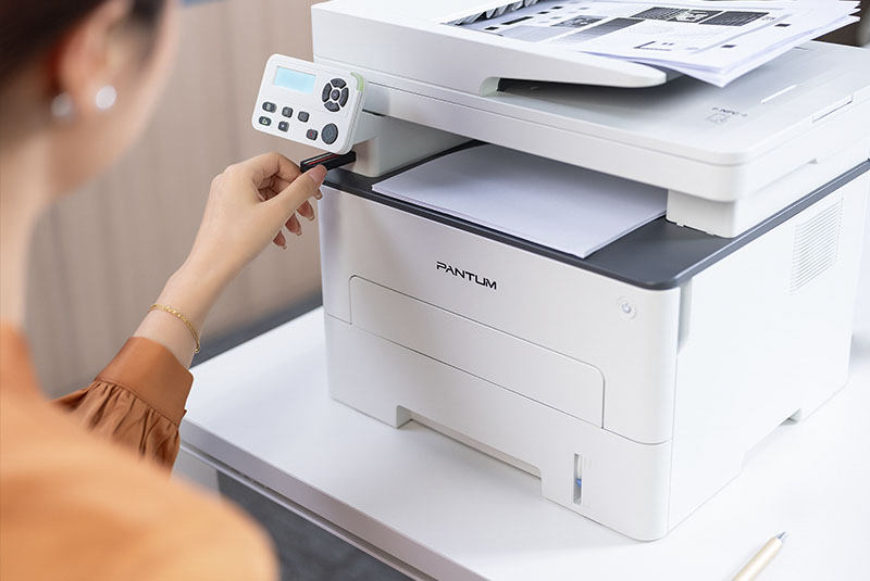 Stampante Pantum M7100DW con WiFi, Scanner + 2 Toner Compatibile TL410 da  1500 Copie cadauno +